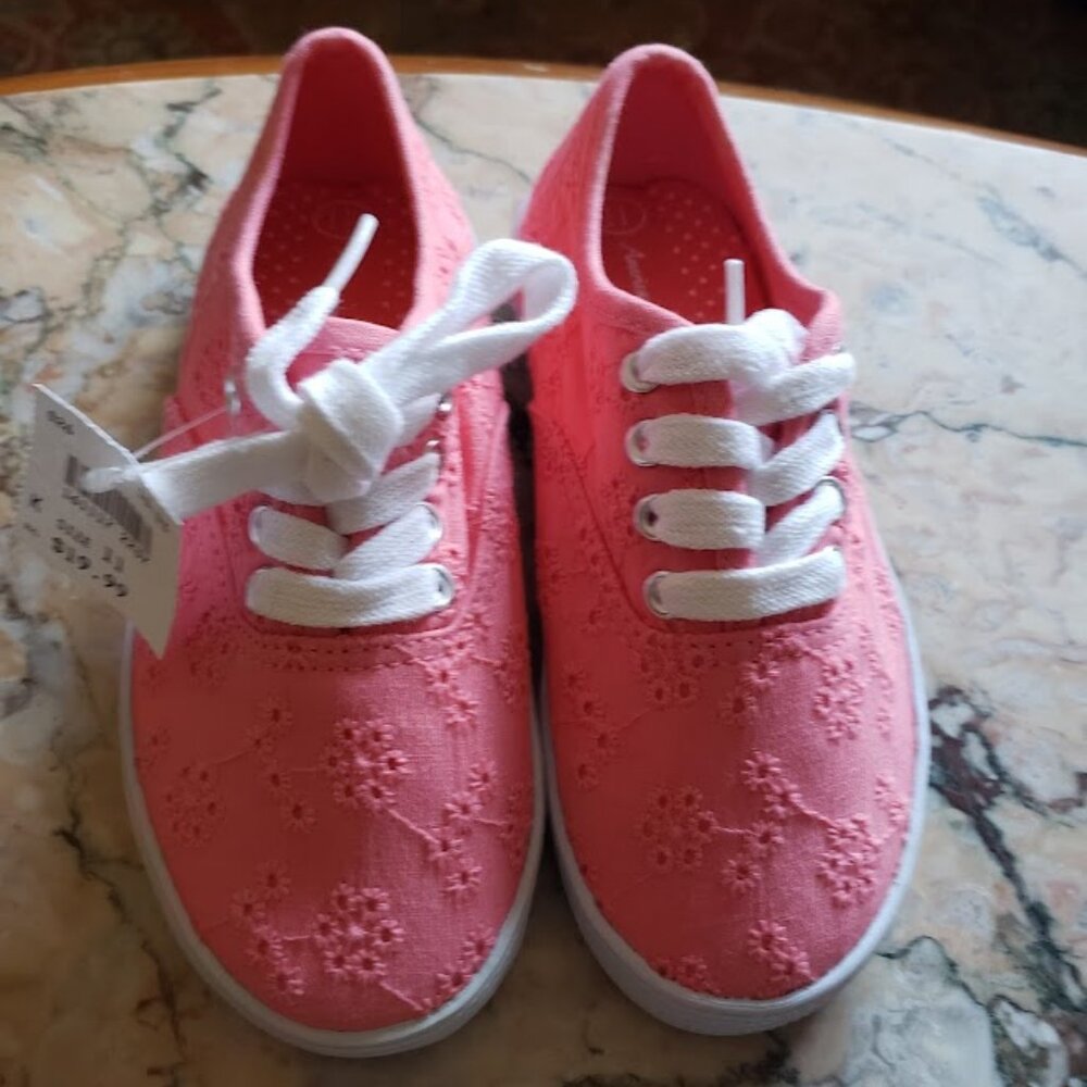 Payless American Eagle Girls' Pink Eyelet Canvas Sneaker - Size 11